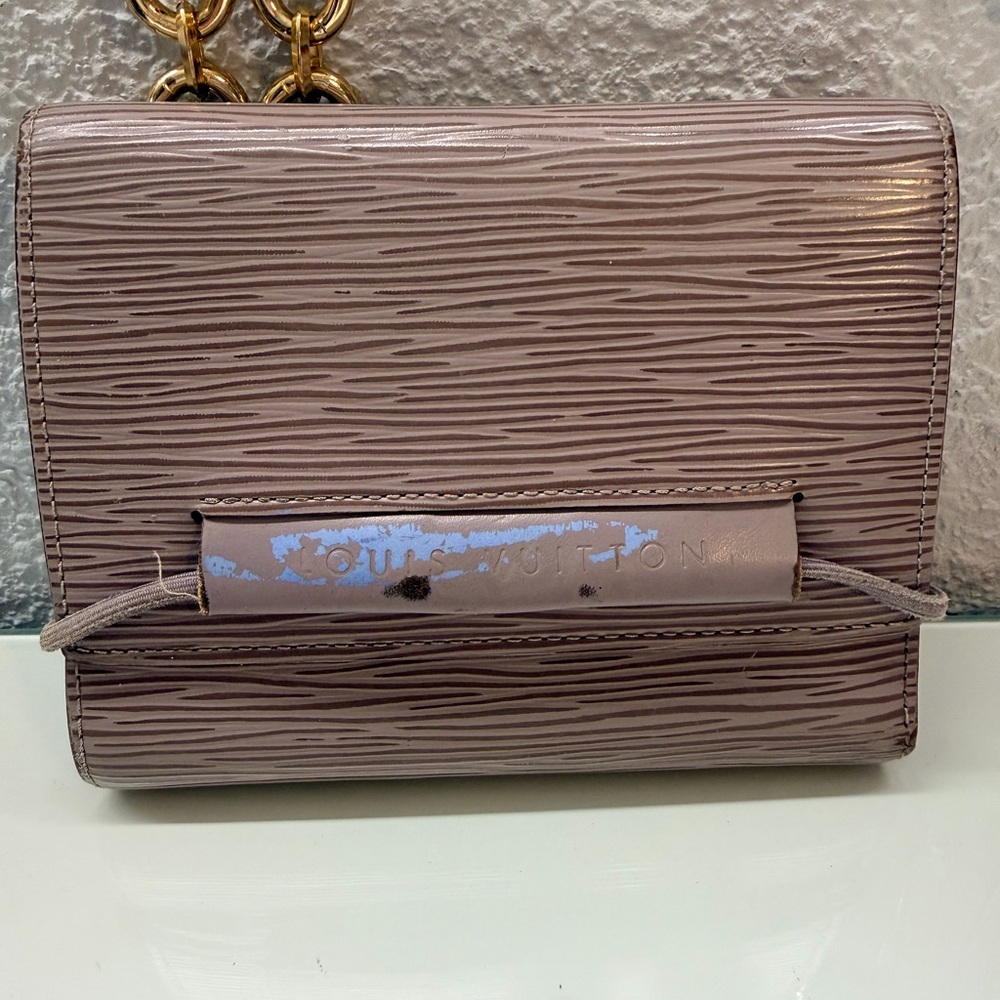 Louis Vuitton Women's Mauve Clutch